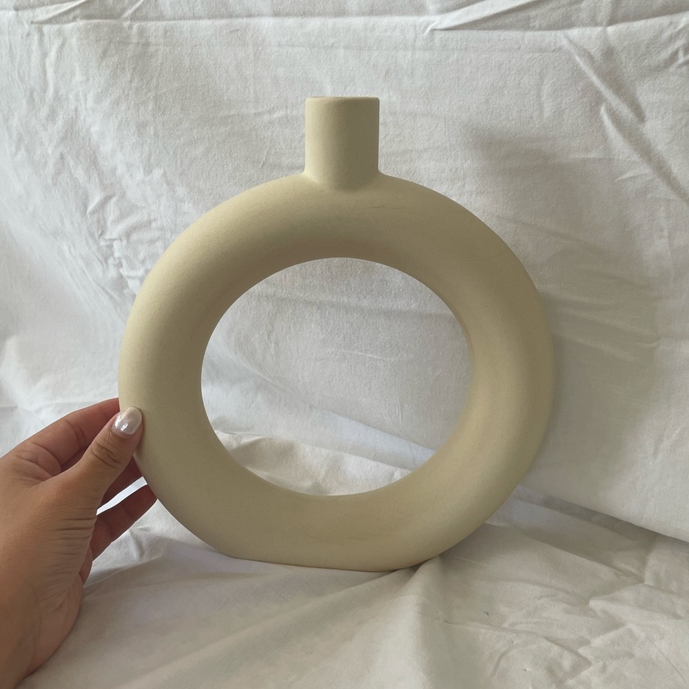 Beautiful circular / round ceramic vase with textured finish